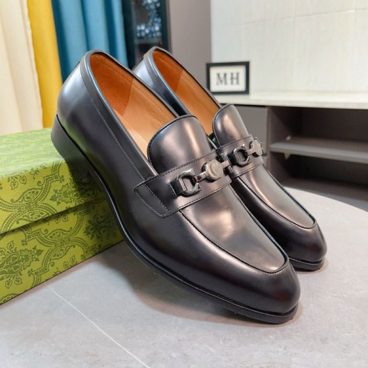 G*u*i leather shoes